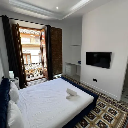 Grand Larios Apartment